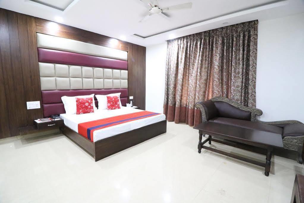 Hotel Ng Paradise Jagādhri Extérieur photo