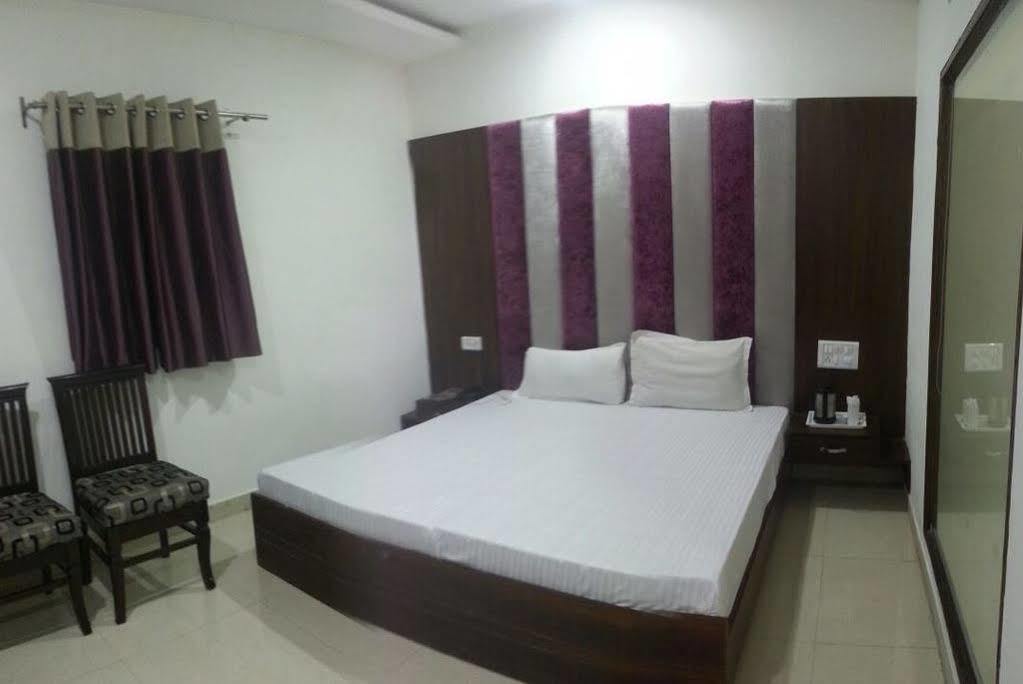 Hotel Ng Paradise Jagādhri Extérieur photo