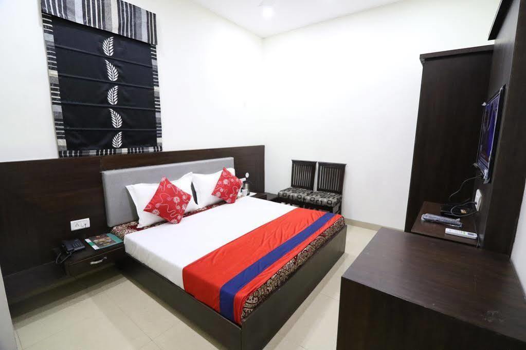 Hotel Ng Paradise Jagādhri Extérieur photo
