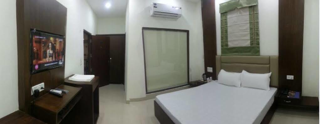 Hotel Ng Paradise Jagādhri Extérieur photo