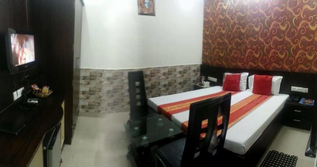 Hotel Ng Paradise Jagādhri Extérieur photo